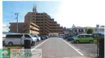 建物外観　駐車場