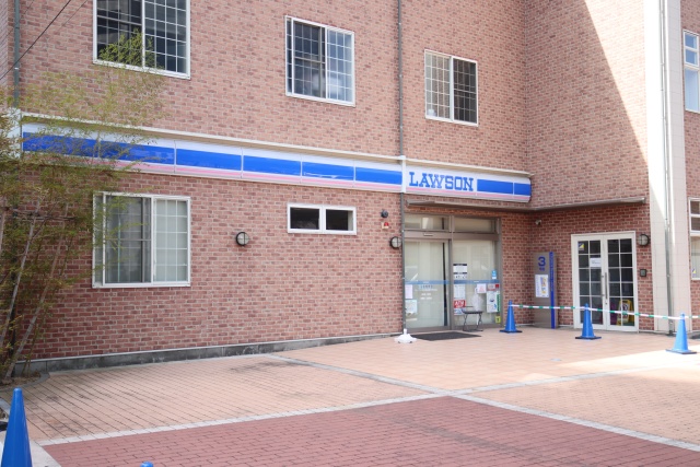 コンビニ　ローソン 中日美容専門学校店（コンビニ）まで218m