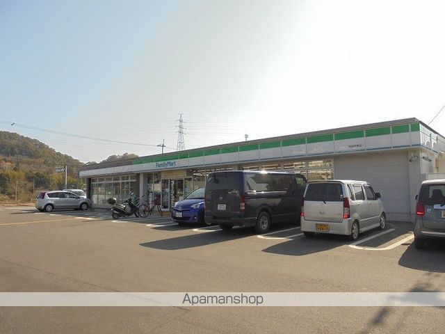 コンビニ　ファミリーマート南国岡豊店（コンビニ）まで2617m