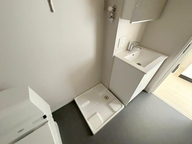その他設備　室内に洗濯機置場があれば雨の日でも濡れる心配がございませんね