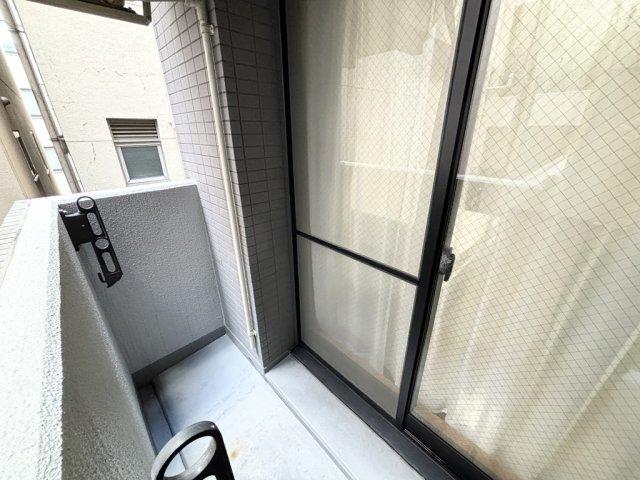 バルコニー　外からの目が気にならないバルコニーで洗濯物が干せます
