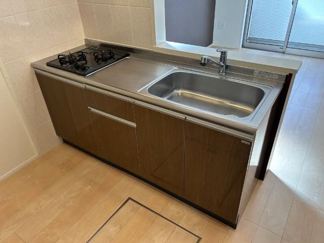 キッチン　同施工会社の室内写真となります。