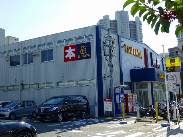 レンタルビデオ　TSUTAYA高槻店（レンタルビデオ）まで400m
