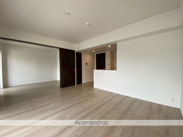 TKーRESIDENCE半道橋achieveの居間写真