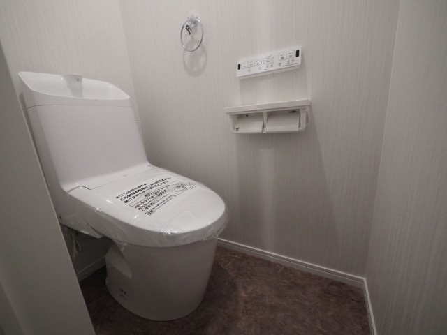 広島電鉄宮島線 廿日市市役所前駅 徒歩11分 3階建 築1年のトイレ写真