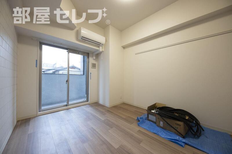 プレサンス久屋大通公園セラフィの居間写真