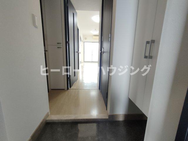玄関　※同タイプの写真となり、実際のお部屋とは異なる場合があります