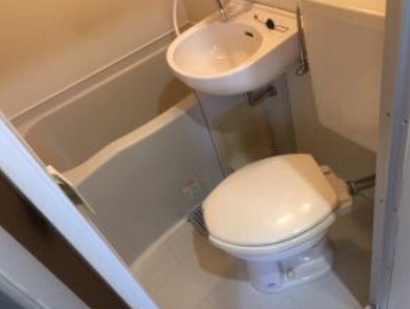 能勢電鉄妙見線 絹延橋駅 徒歩5分 2階建 築38年のトイレ写真