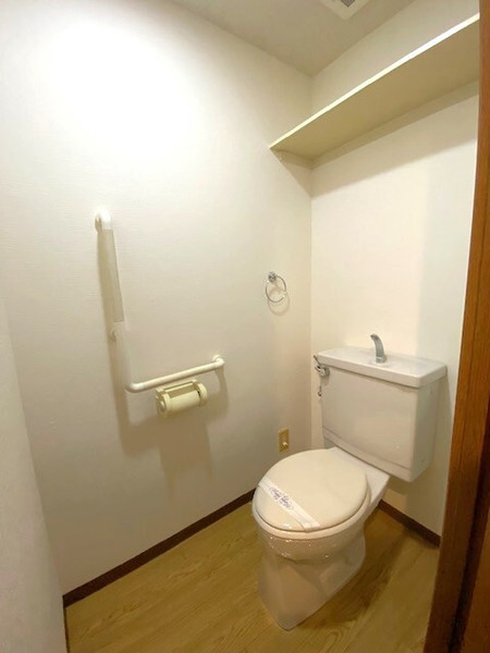 地下鉄烏丸線 松ケ崎駅 徒歩4分 4階建 築30年のトイレ写真