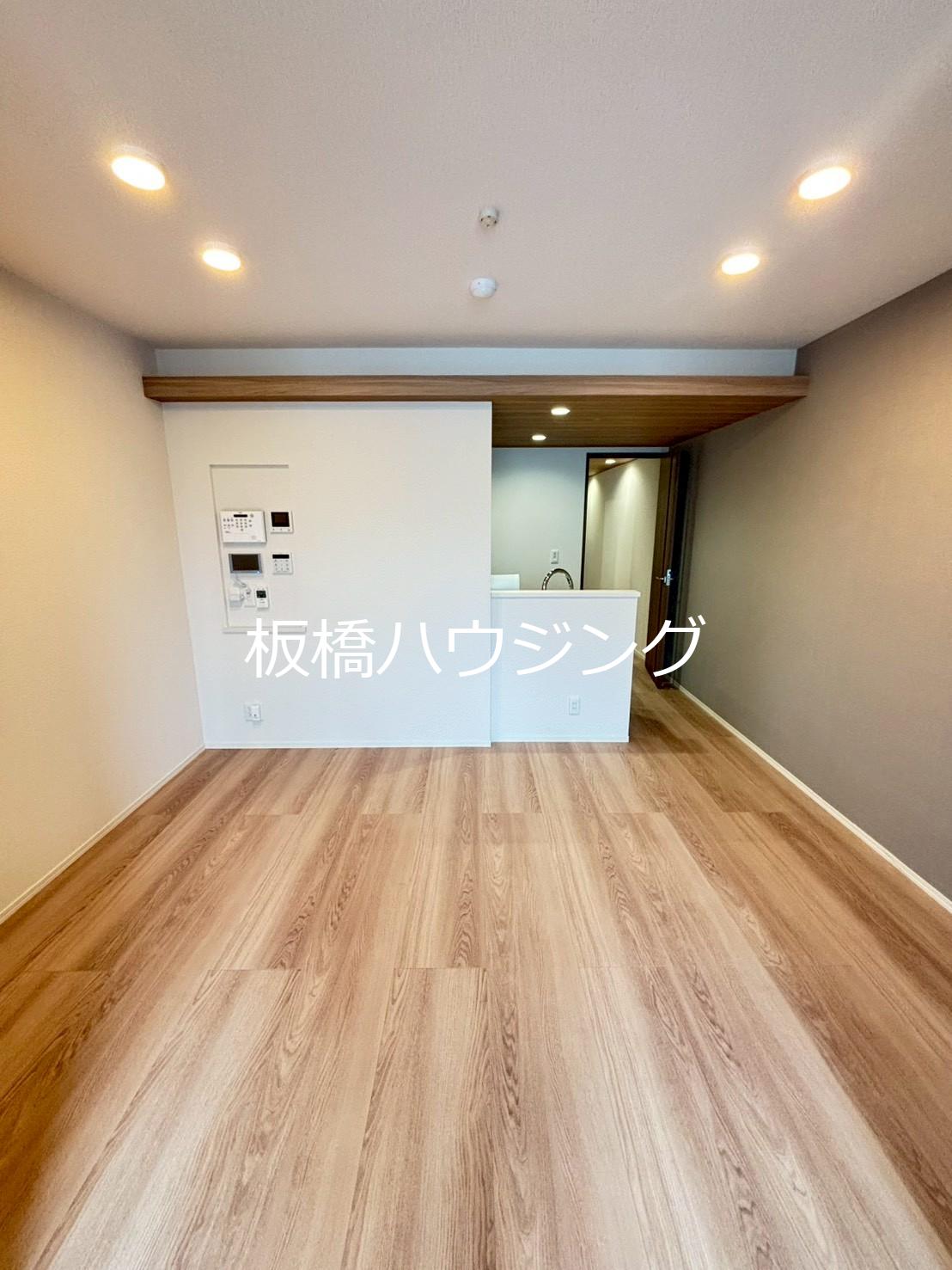 セレスティア高島平IIIの居間写真