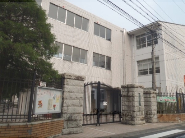 小学校　上里小学校（小学校）まで800m