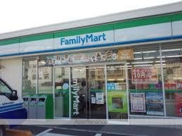 コンビニ　ファミリーマート（コンビニ）まで74m