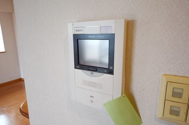 セキュリティ　★安心のモニター付きインターホン、オートロック付き★