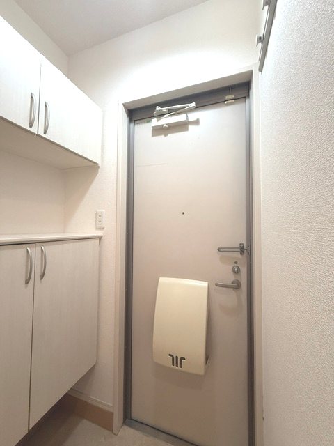 ローズガーデンの玄関写真