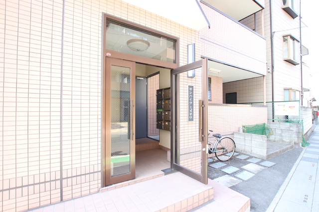 エントランス　建物入口部分です。