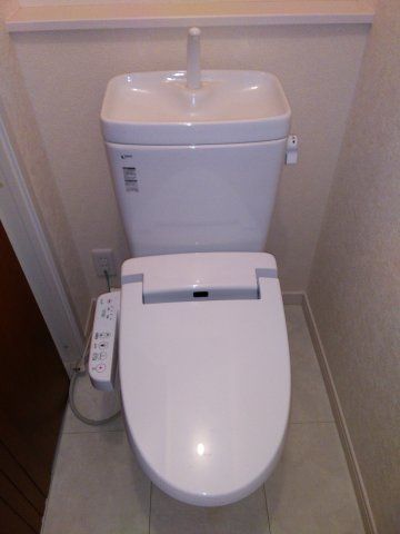 ＪＲ武蔵野線 東川口駅 徒歩4分 2階建 築17年のトイレ写真