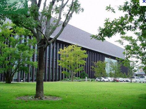 図書館　岡山市立中央図書館（図書館）まで414m