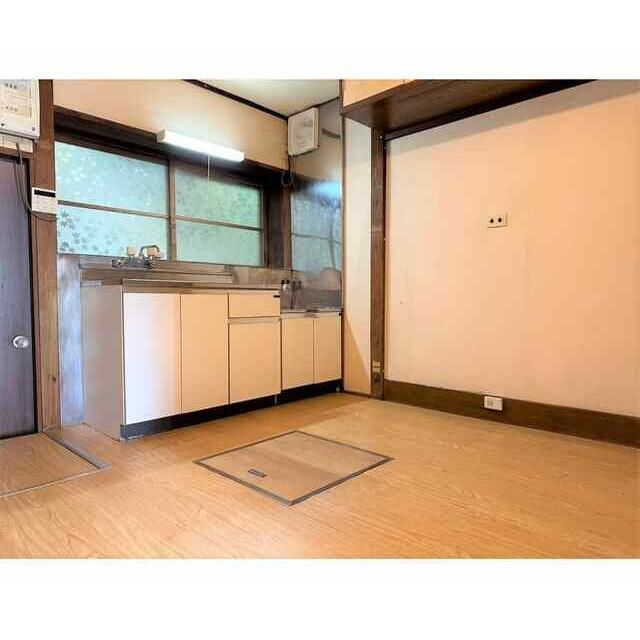 江ノ島電鉄線 稲村ケ崎駅 徒歩8分 2階建 築62年のキッチン写真