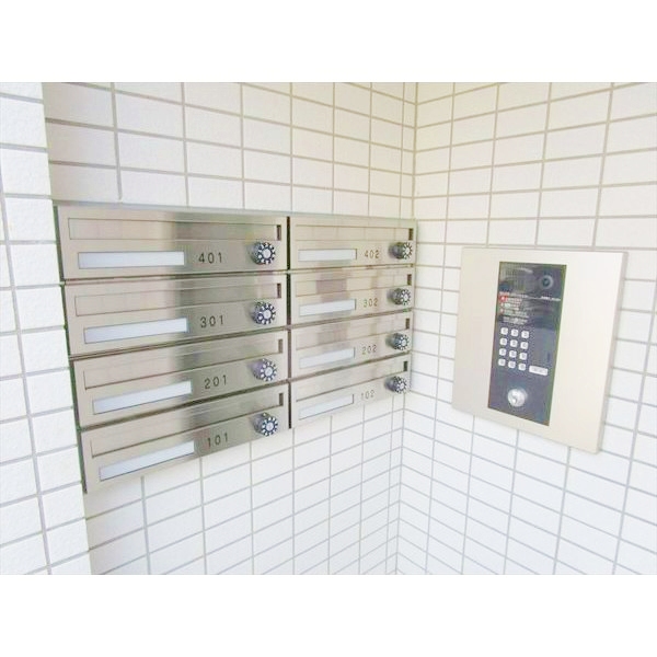 エントランス　セキュリティに配慮しオートロック設備採用です♪