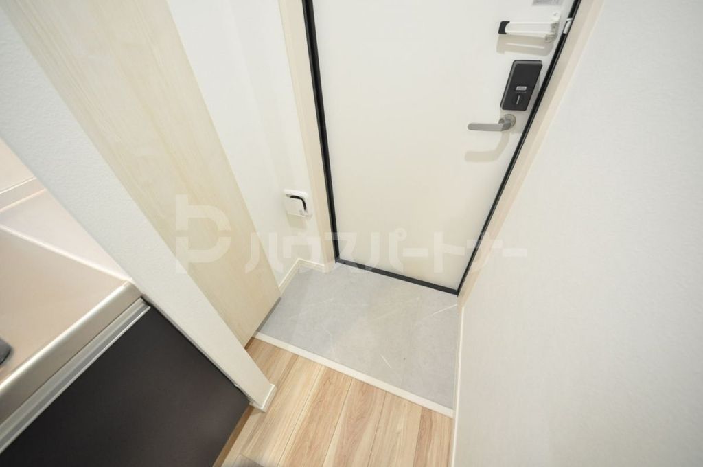 CRASTINE金町2丁目の玄関写真