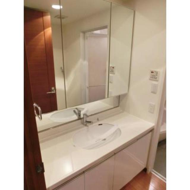 洗面設備　※写真は同タイプ住戸です。