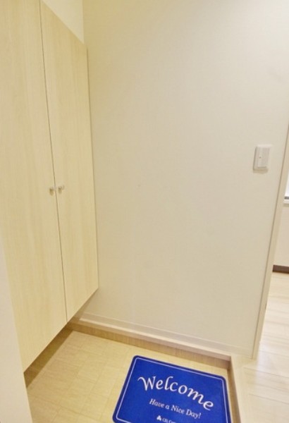 玄関　※別部屋参考写真