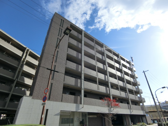 建物外観　存在感ある外観