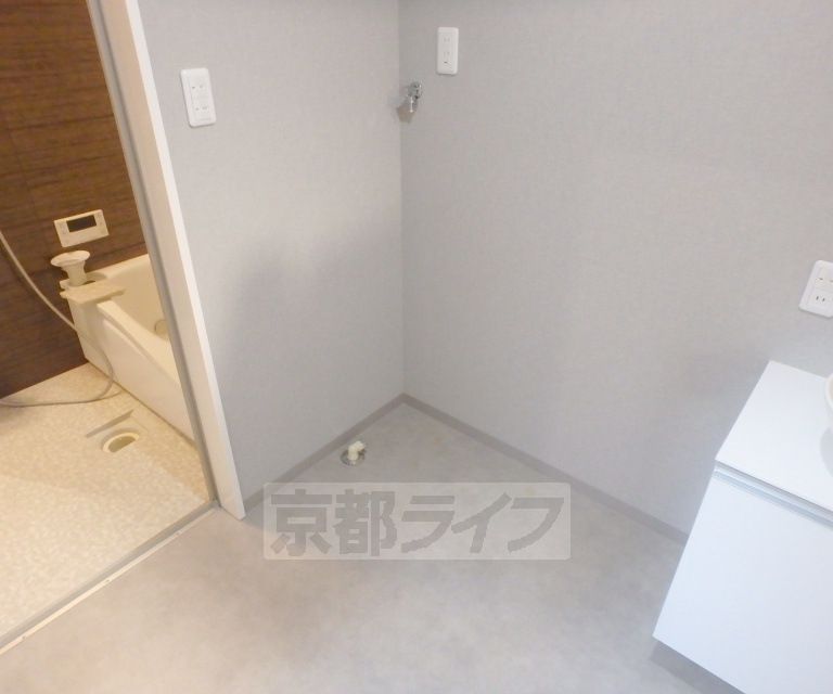 その他設備　洗濯機置場は脱衣場にあります。