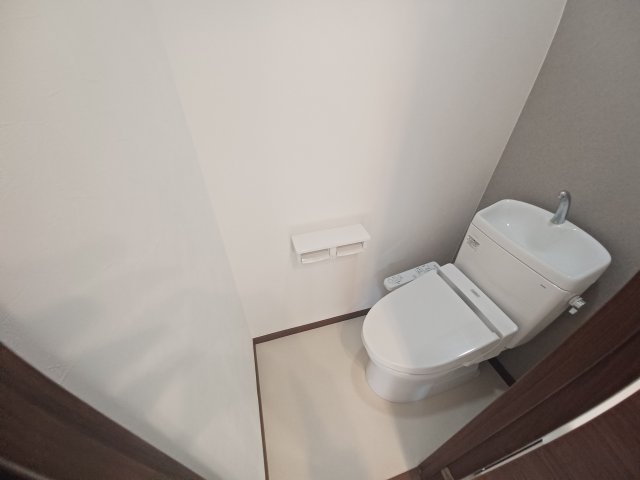 トイレ　参考写真となります。