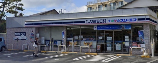 コンビニ　ローソン・スリーエフ鎌倉由比ガ浜店（コンビニ）まで811m