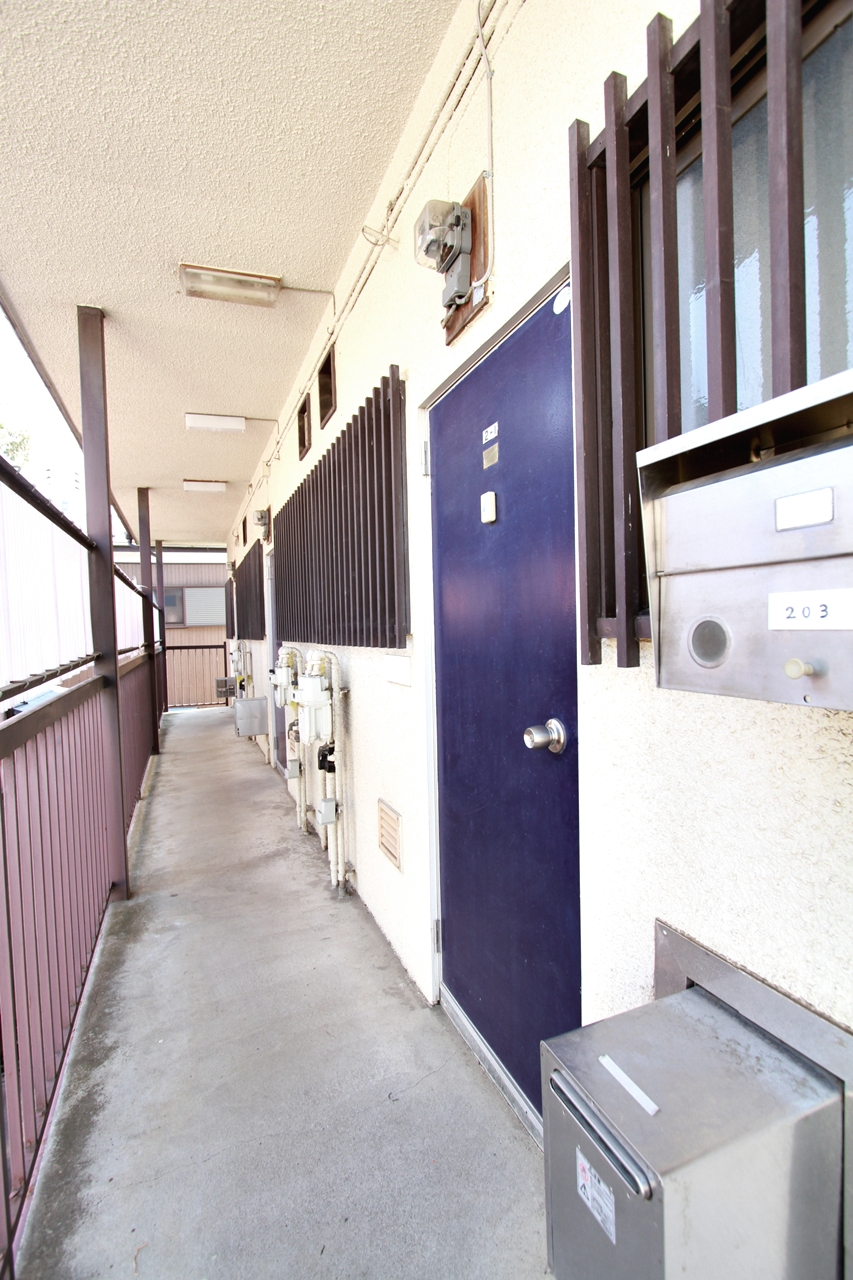 ＪＲ中央線 武蔵小金井駅 徒歩12分 2階建 築46年の玄関写真