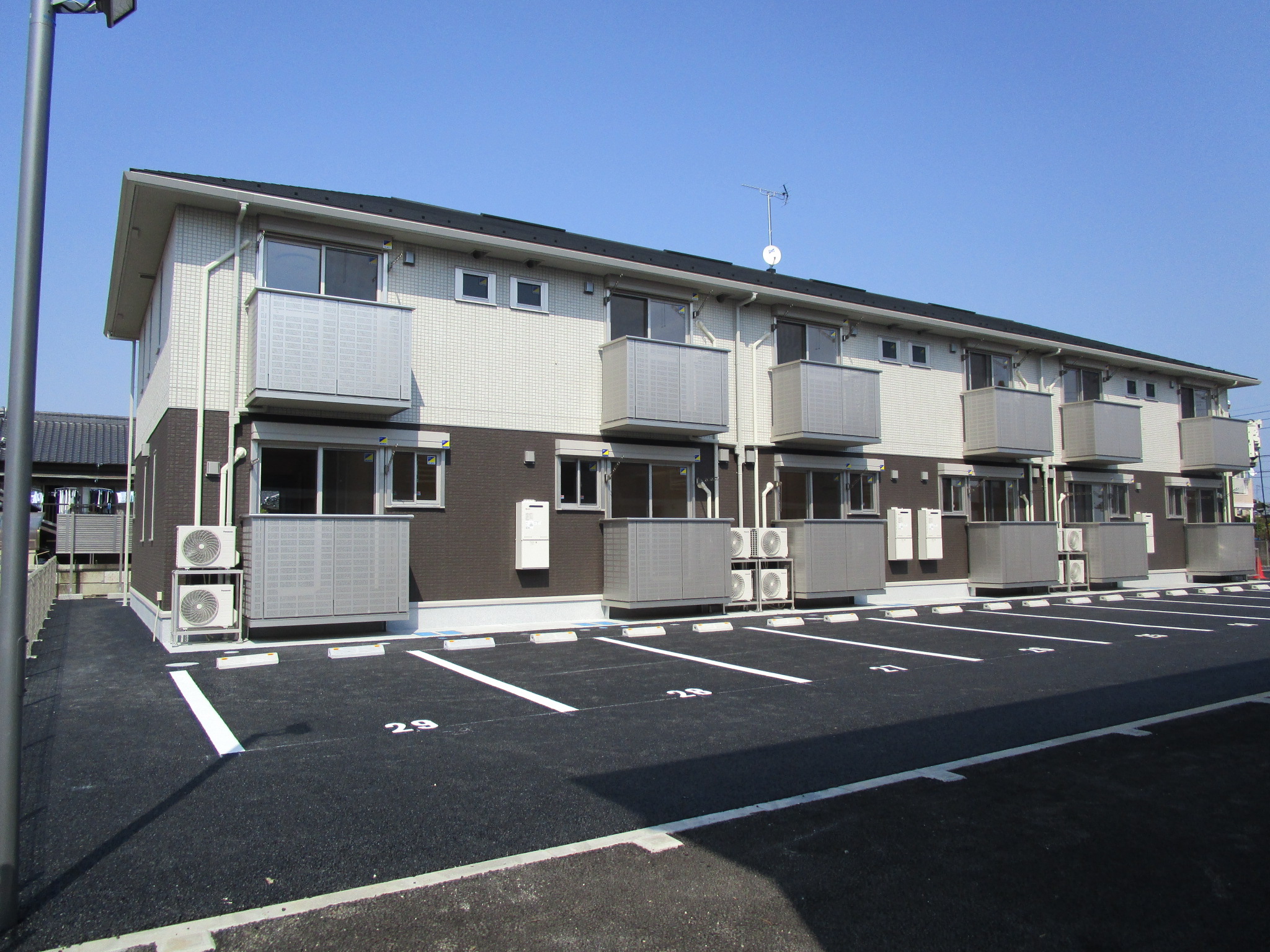 建物外観　ツートンカラーの人気の色合い！