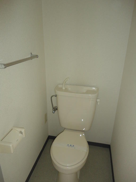 ＪＲ阪和線 日根野駅 徒歩3分 5階建 築30年のトイレ写真