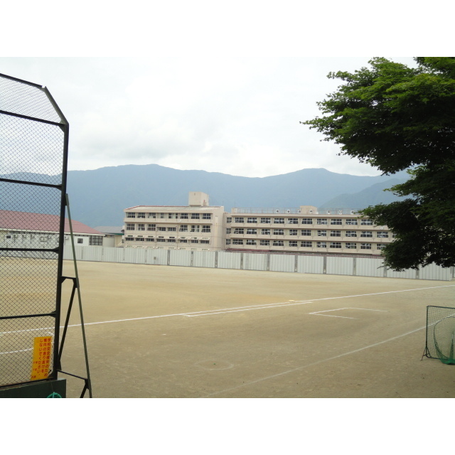 中学校　組合立河口湖南中学校（中学校）まで567m