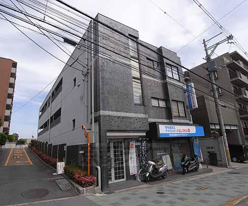 京都市伏見区鍋島町のマンションの建物外観