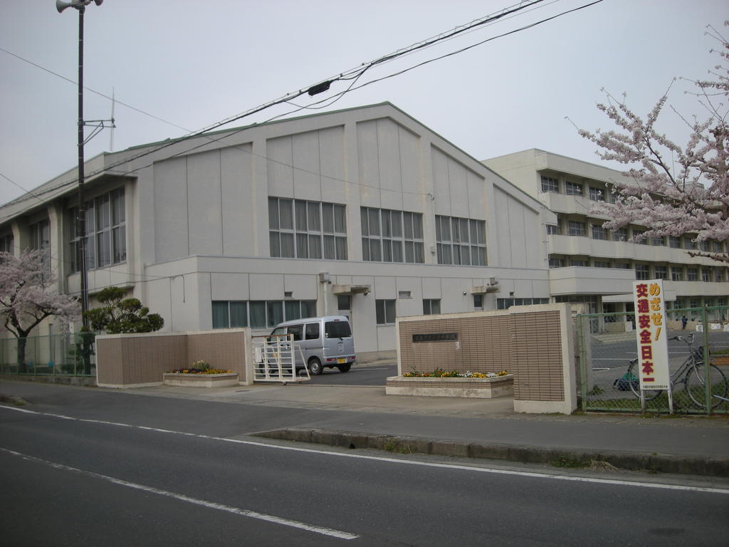 中学校　石巻市立住吉中学校（中学校）まで373m