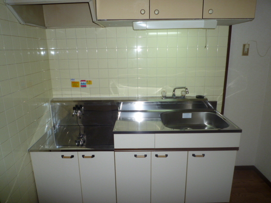 キッチン　別室の写真を使用しております。実際のお部屋とは異なる場合がご