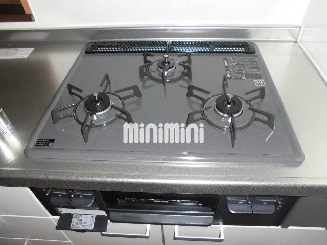 キッチン　３口ガスコンロ付きです