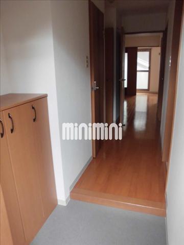 玄関　下駄箱付きの玄関です