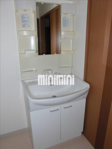 洗面設備　便利な洗面台です