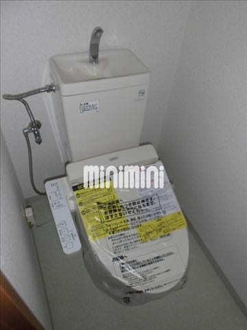 トイレ　温水洗浄便座完備です