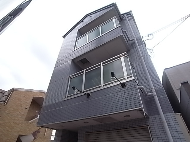 神戸市中央区中島通のマンションの建物外観