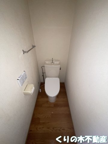 トイレ　落ち着いた色調のトイレです