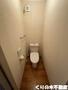 トイレ　落ち着いた色調のトイレです