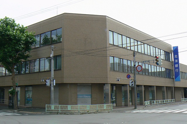 銀行　（株）北洋銀行／岩見沢中央支店（銀行）まで668m