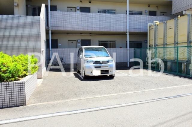 【姫路市飾磨区若宮町のマンションの駐車場】