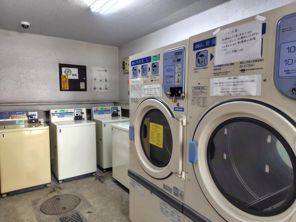 その他共有部分　エントランス横にコインランドリー有