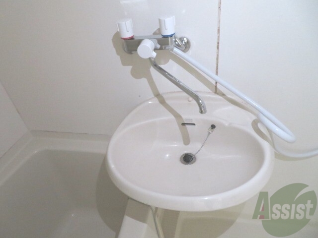 洗面設備　洗面台はこちら。朝の身支度はここでばっちり。