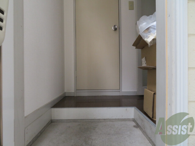 玄関　中から玄関を撮影してみました。ちゃんと靴を並べられます。