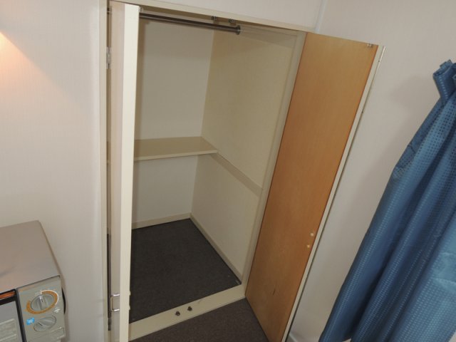 収納　大きめの収納スペースがあるので、荷物や衣類がが沢山ある方はた